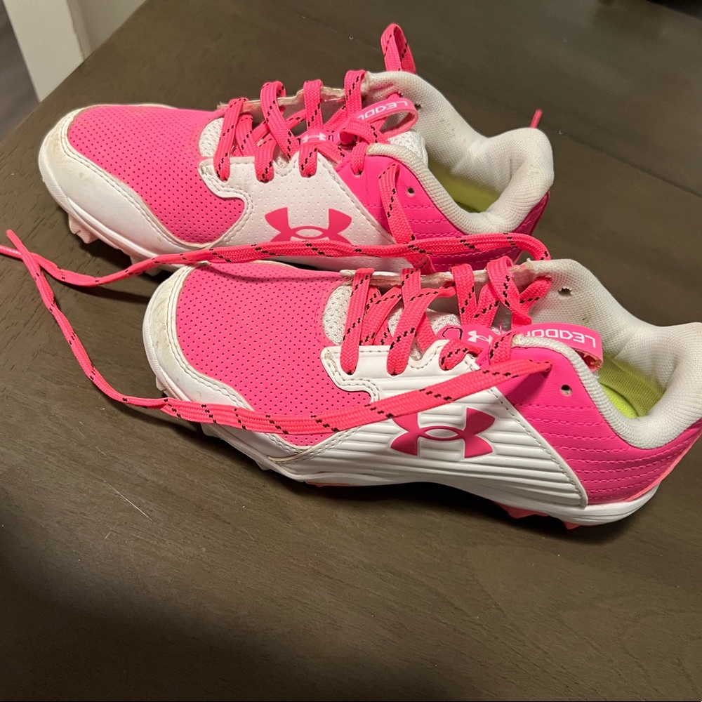ONLY WORN ONCE! Little Girls Under Armour Softball Cleat - Size 1